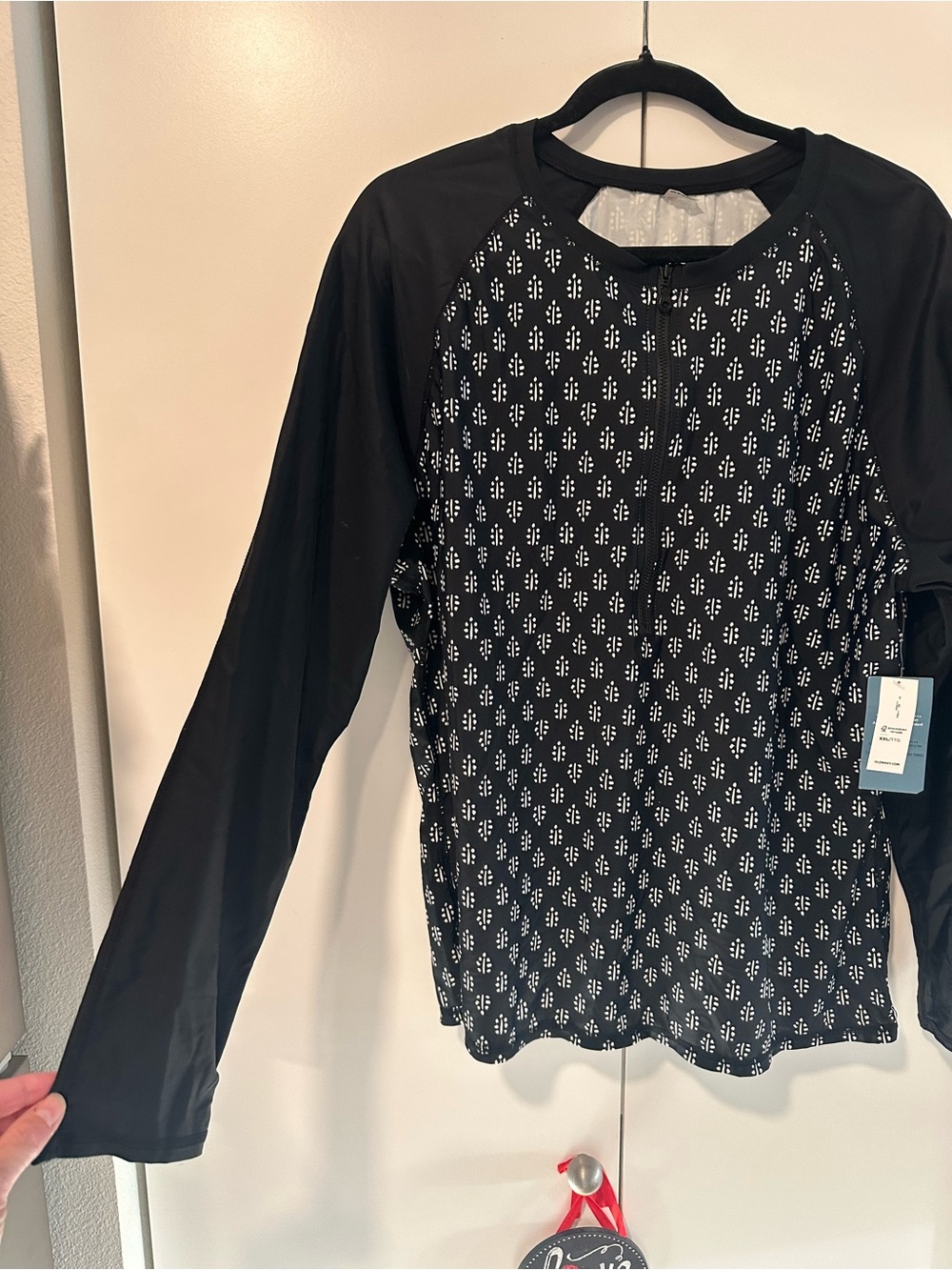 Old Navy Black and White Dot Rash Guard Swim Top XXL NWT